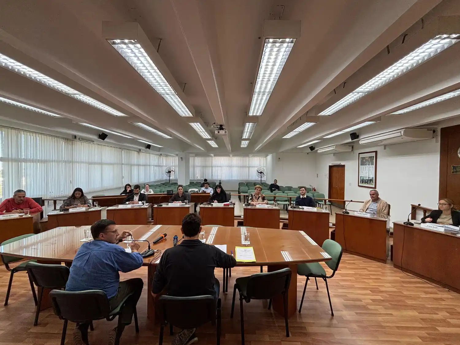 Se reunieron en el Concejo Municipal para abordar recambio de luminarias LEDS y pavimentación de Yrigoyen