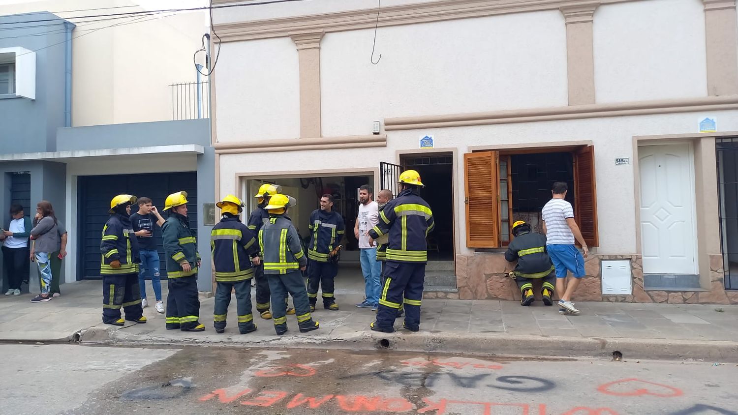 Bomberos sofocó incendio en una vivienda