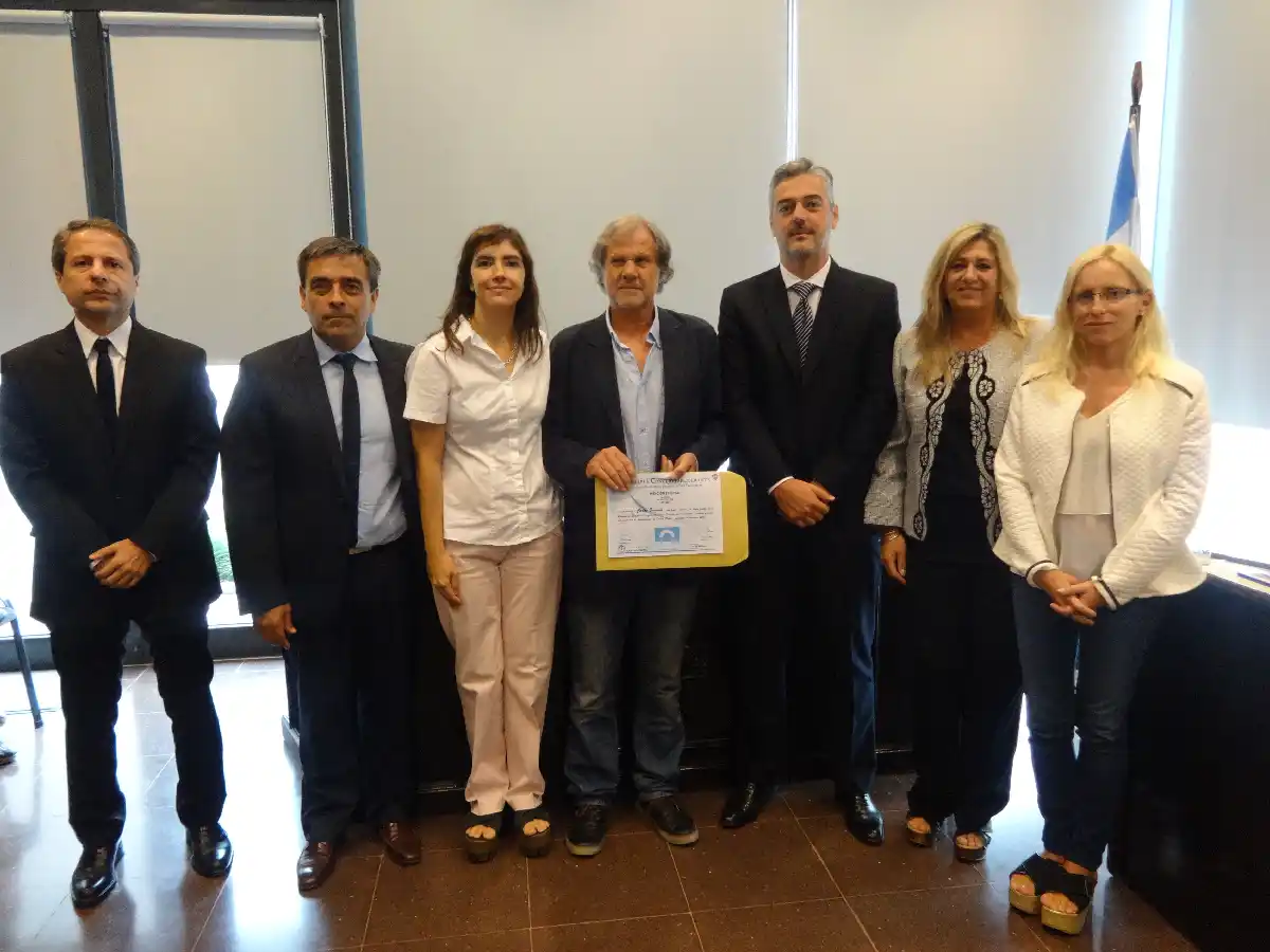 El Concejo distinguió al  arquitecto Roberto Barrado