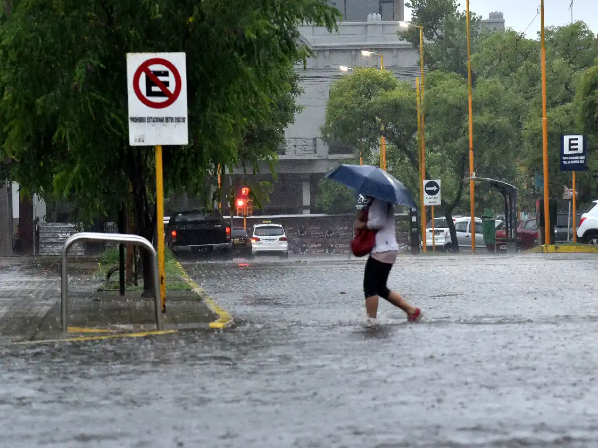 Viernes pasado por agua: hay calles anegadas y cortes de luz en San Francisco 