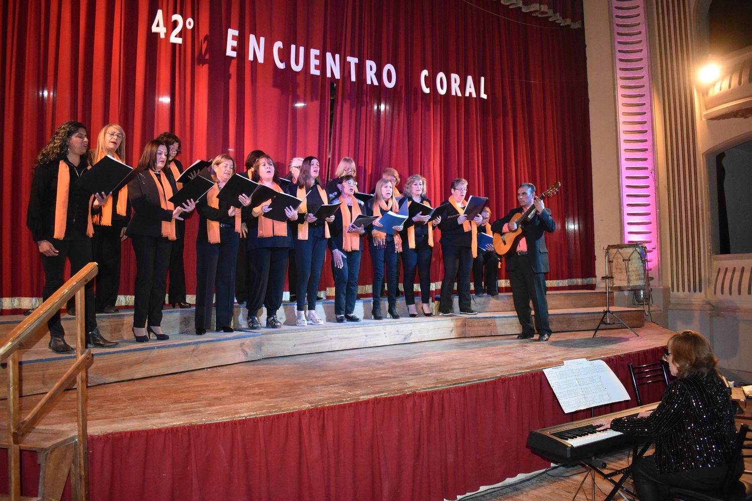 comenzó a desarrollarse la cuadragésima segunda edición del Encuentro Coral organizado por la Asociación Amigos del Coro