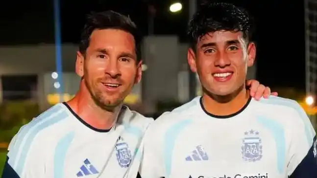 Messi junto a Tomás Aranda.