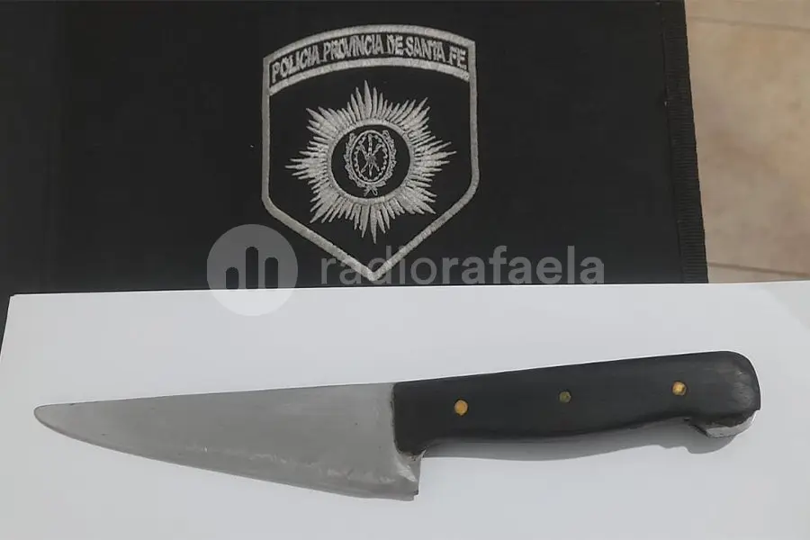 Quiso robar en una vecinal, armado y la policía lo detuvo
