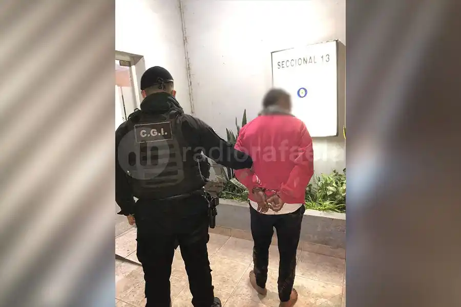 Asaltó a un recolector en la madrugada: le sacó la billetera desde el camión de recolección