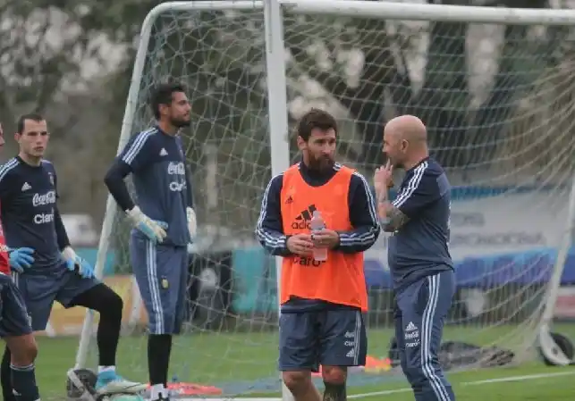 Con Messi, la Selección entrenó pensando en el partido con Uruguay