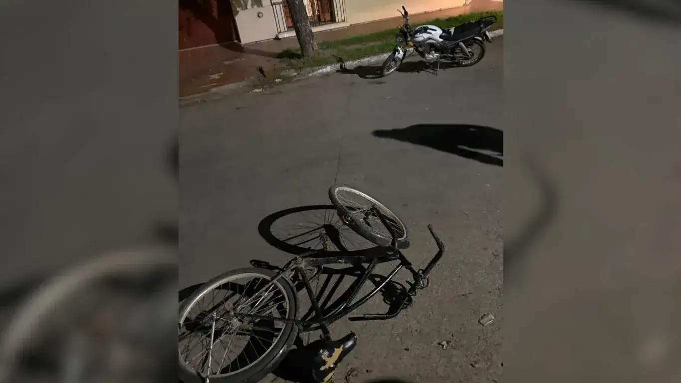 Otro accidente con herida grave: una mujer quedó internada tras chocar con una moto