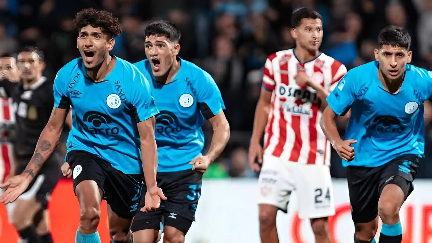 Adrián Sánchez festeja el primer gol de Belgrano en Córdoba.