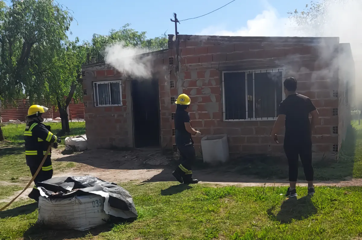 Santa Lucía: sofocaron incendio en una vivienda