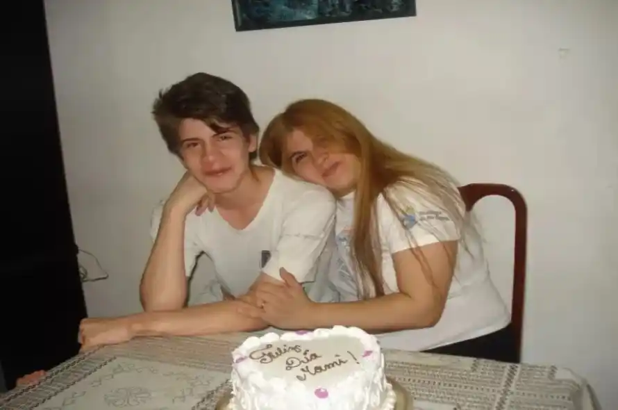 Un fan argentino de Coldplay fue asesinado y su madre realizó un emotivo pedido a la banda para homenajearlo