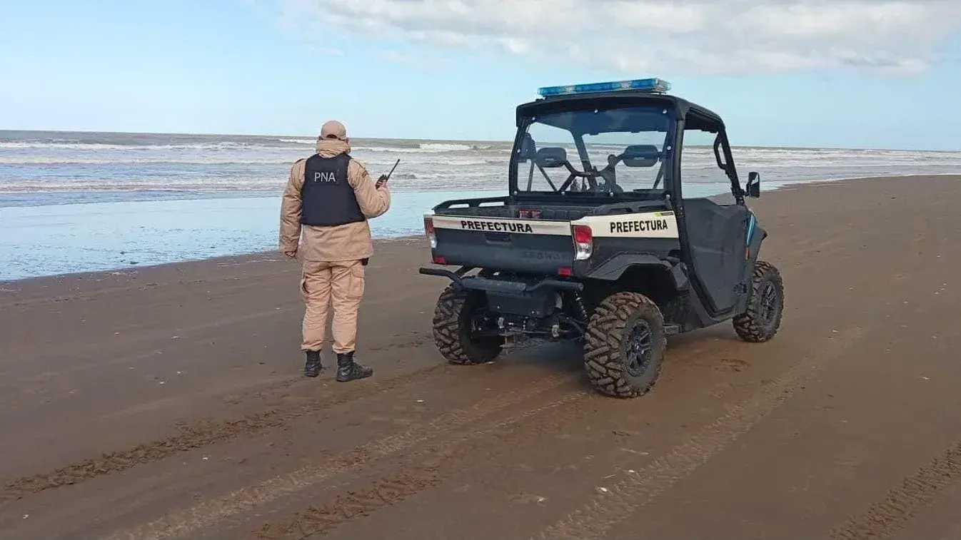 Kayakistas en Santa Teresita: zarpó un guardacostas desde Mar del Plata y Prefectura amplió la búsqueda