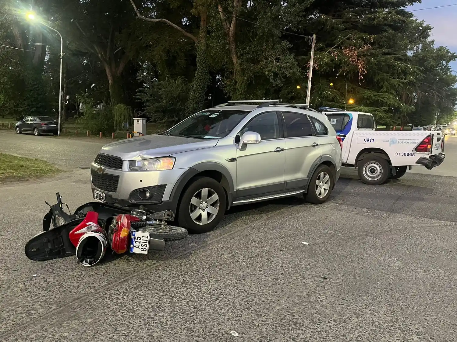 Una joven resultó herida tras chocar con su moto