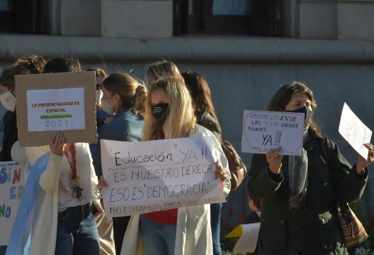 Se manifestaron para exigir que la educación vuelva a ser presencial 