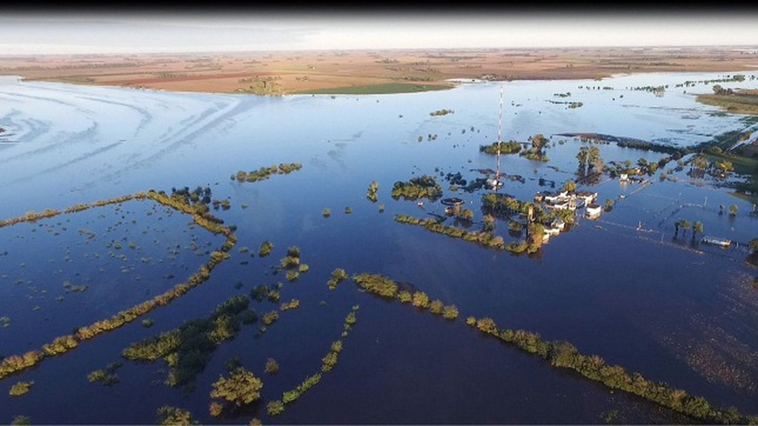 Preocupación en Salto: Hay más de mil personas afectadas por las inundaciones