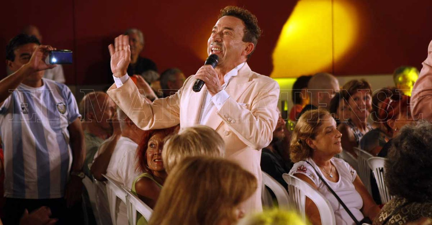“Flowers” brilló con Pachano sobre el escenario en Espacio Clarín