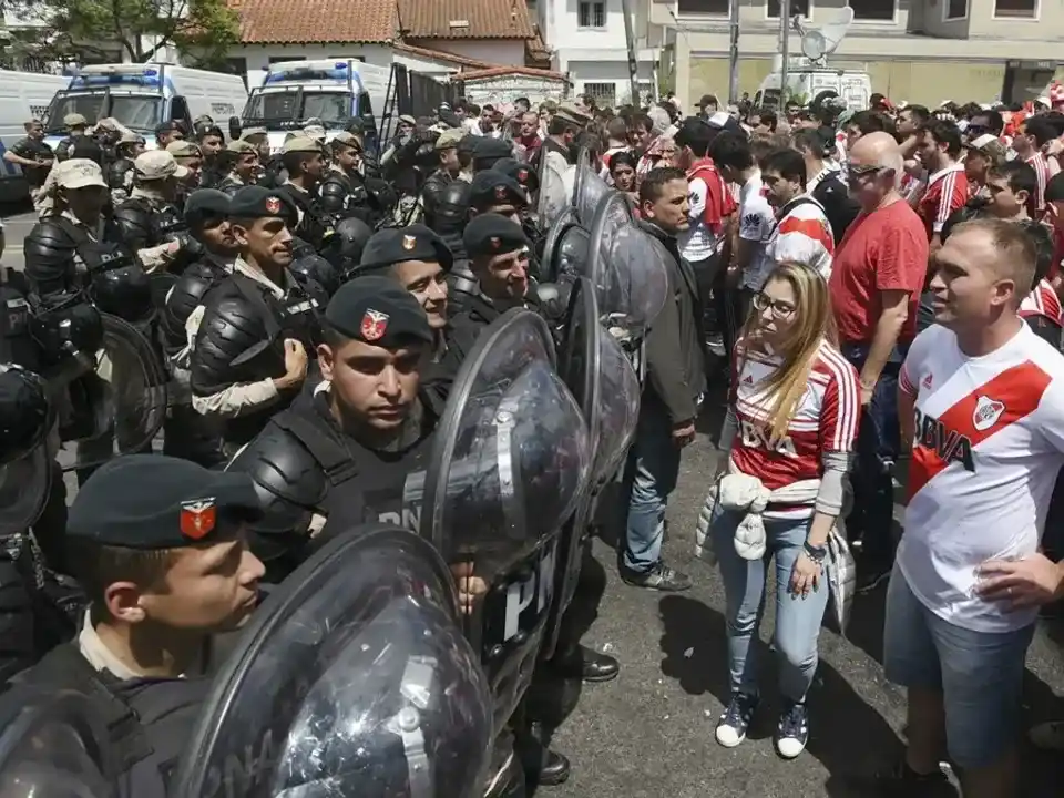 Más de 1.800 efectivos para el Superclásico del domingo a las 17 en el "Más Monumental". Foto: DA