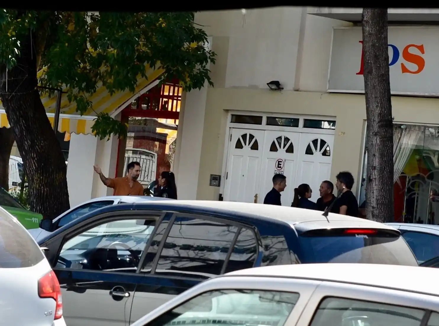 Violencia en las calles: Salió con un palo y un cuchillo porque le taparon la salida de su cochera en La Plata