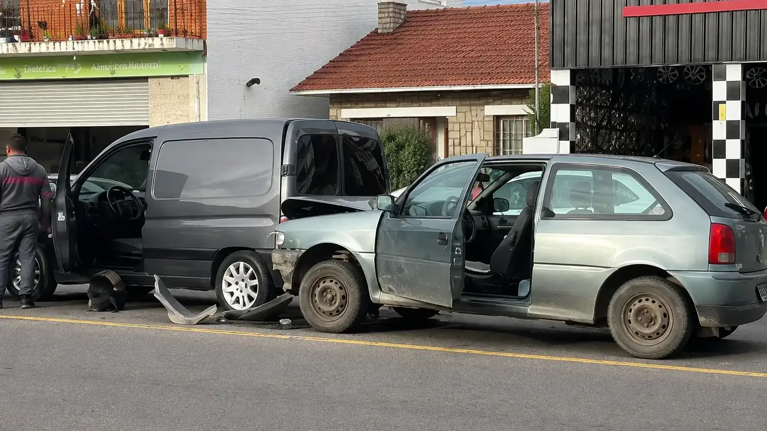 Choque en cadena entre cuatro autos dejó una mujer herida en el macrocentro