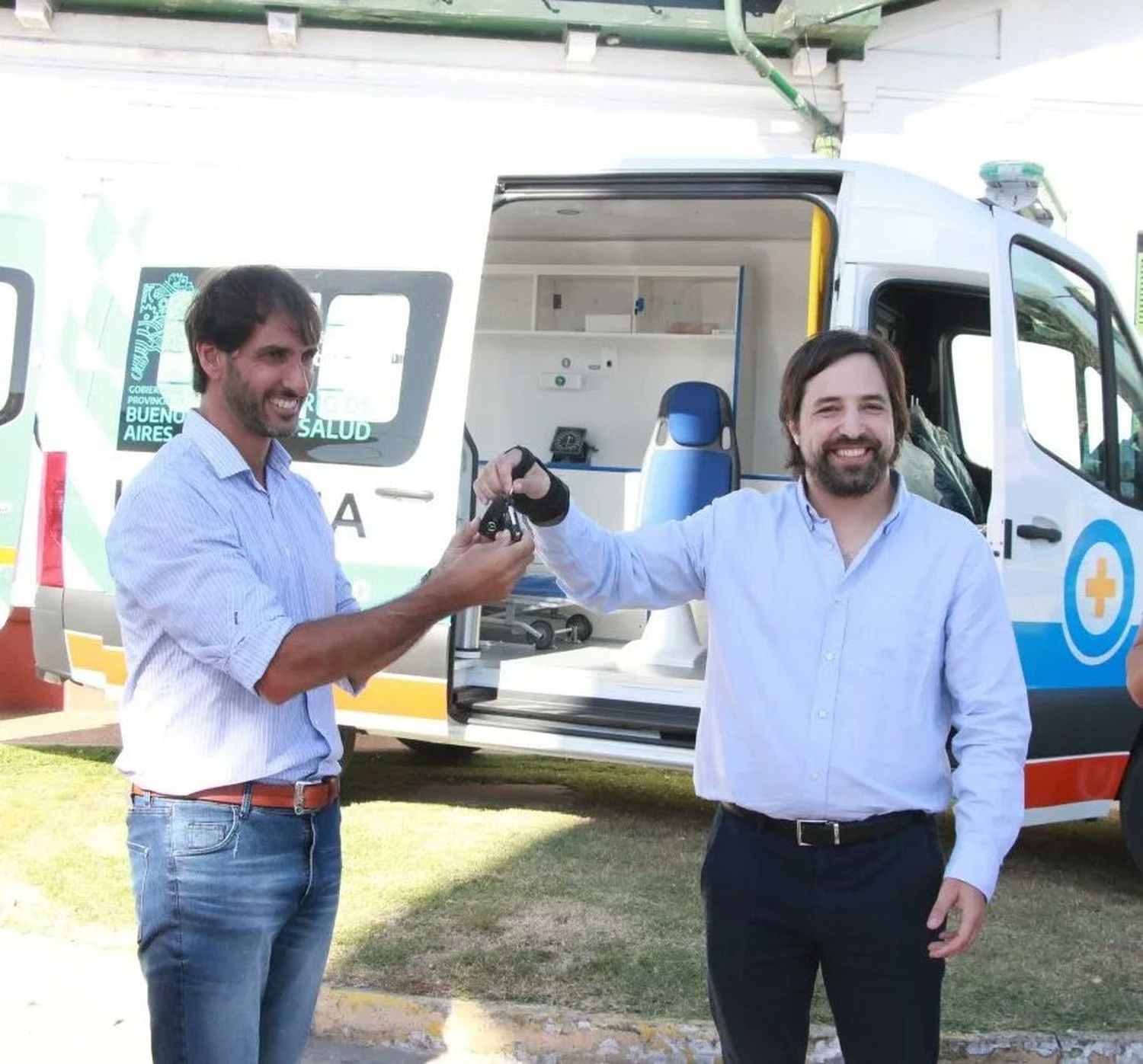 Comenzó la entrega de 52 ambulancias nuevas en toda la provincia 