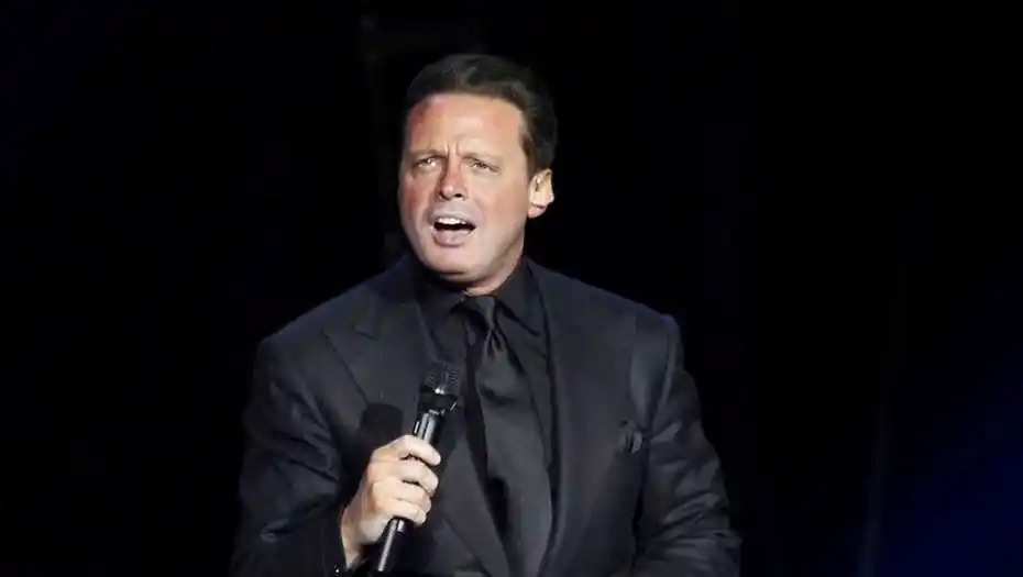 Luis Miguel repasa 35 años de carrera en un nuevo videoclip
