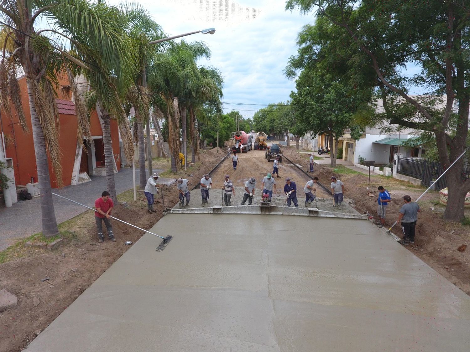 El Municipio venadense pavimenta nueva cuadra en barrio Norte