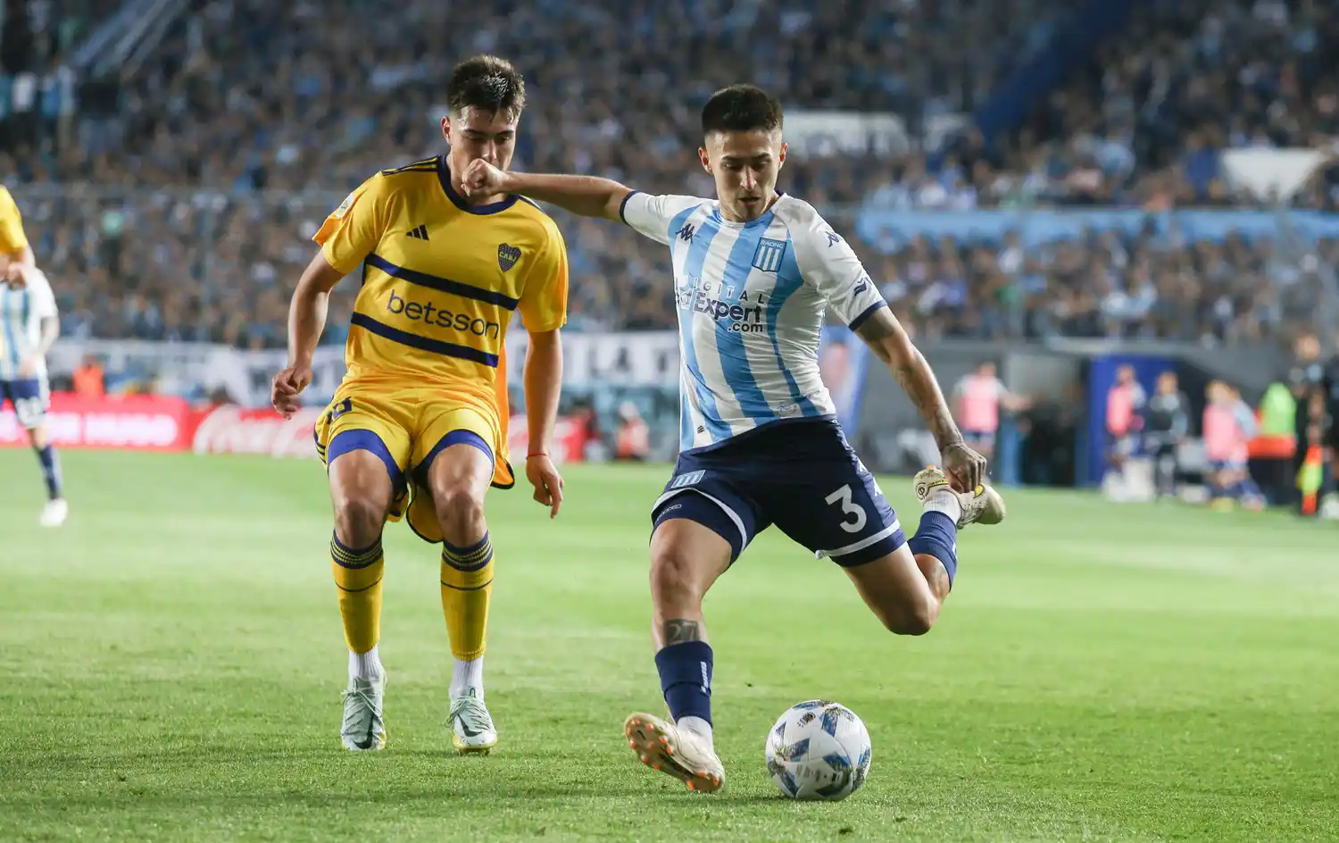 Gabriel Rojas, lateral izquierdo de Racing.