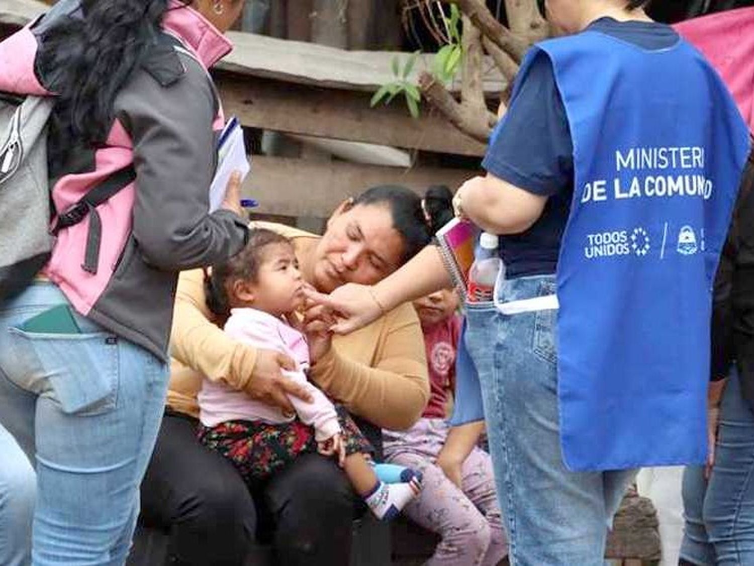 Continúa la asistencia a familias afectadas
por las lluvias en el interior provincial