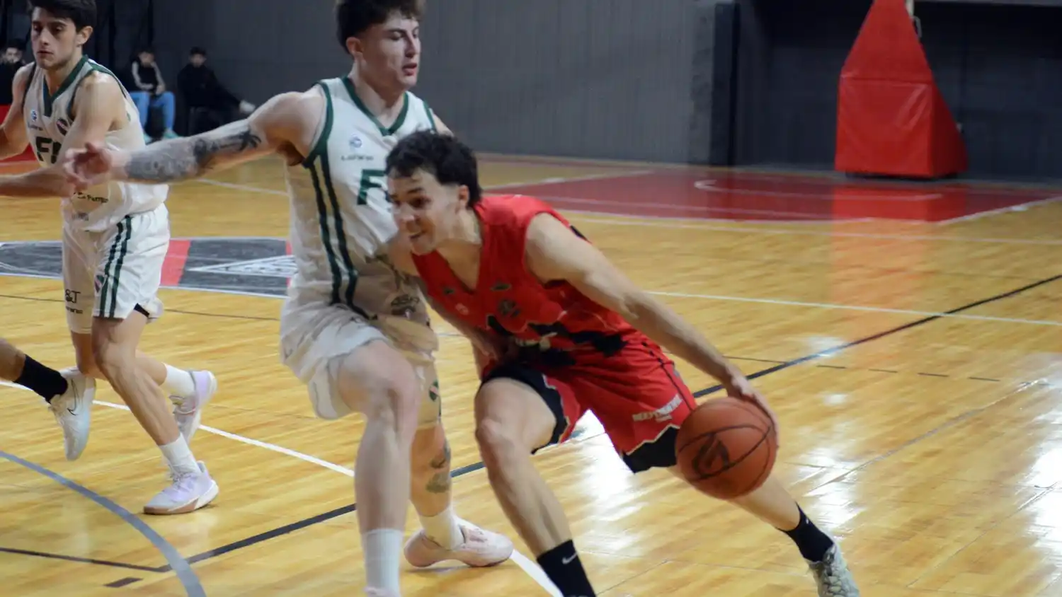 Álvaro Yarza, alero de Independiente.