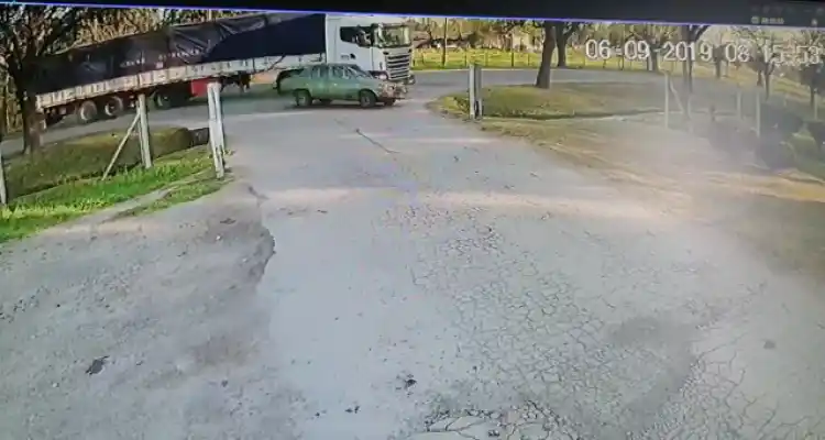 [Video] La increíble maniobra con la que un Renault 12 evitó un accidente en ruta 191