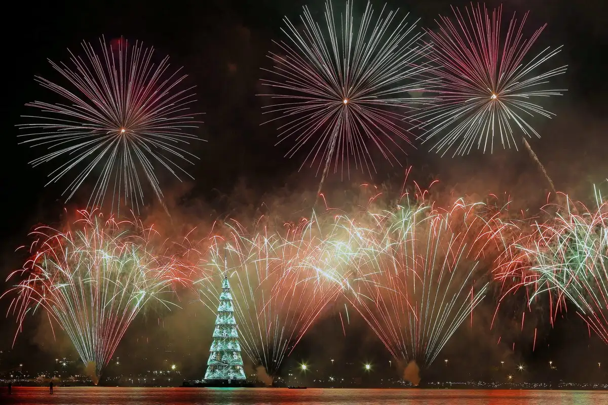  El árbol de Navidad flotante más grande está en Río de Janeiro