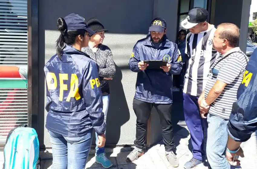 Procesan a una mujer por trata y explotación sexual de cinco personas