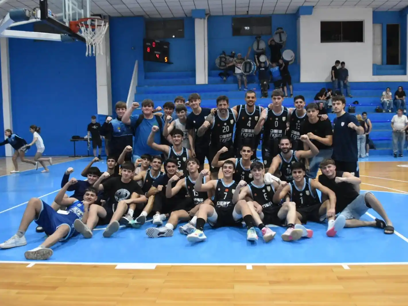 La Crema venció de local  81-74 a Atl.Sastre. Fot: @OficialAMSyD