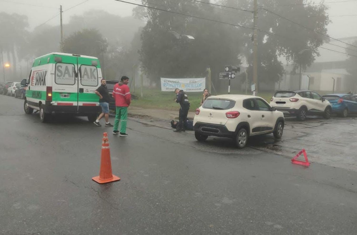 Impactante choque en Pinos de Anchorena: un motociclista hospitalizado