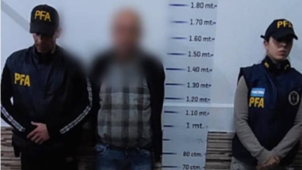 El prófugo de la Justicia acusado de abuso sexual en perjuicio de una menor de edad en Santiago del Estero fue detenido en Mar del Plata por efectivos de la Policía Federal Argentina
