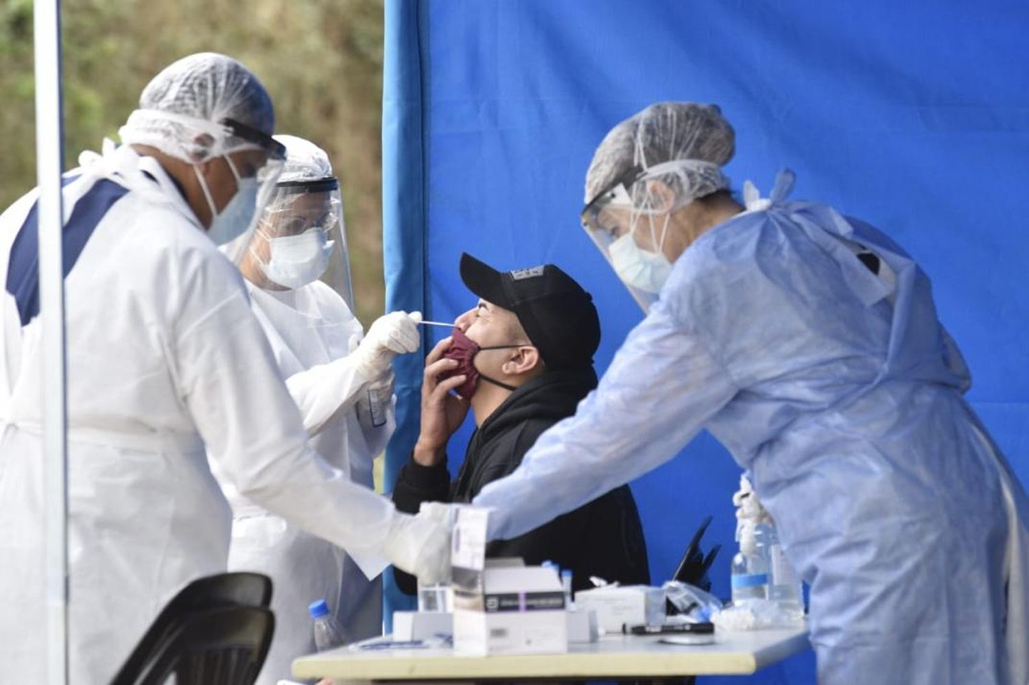Confirmaron 82 muertes y 9.902 casos en las últimas 24 horas