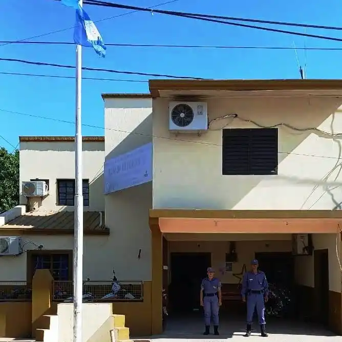 Intentó huir con un ventilador, lo detuvieron y descubrieron que tenía pedido de captura