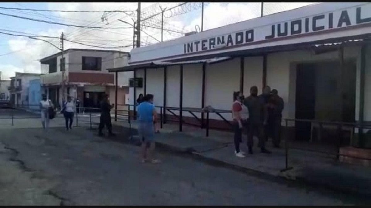 LA MADRE SALIÓ A COMPRAR y el aberrado abusó de sus hijastras: lo condenaron a 30 años de cárcel