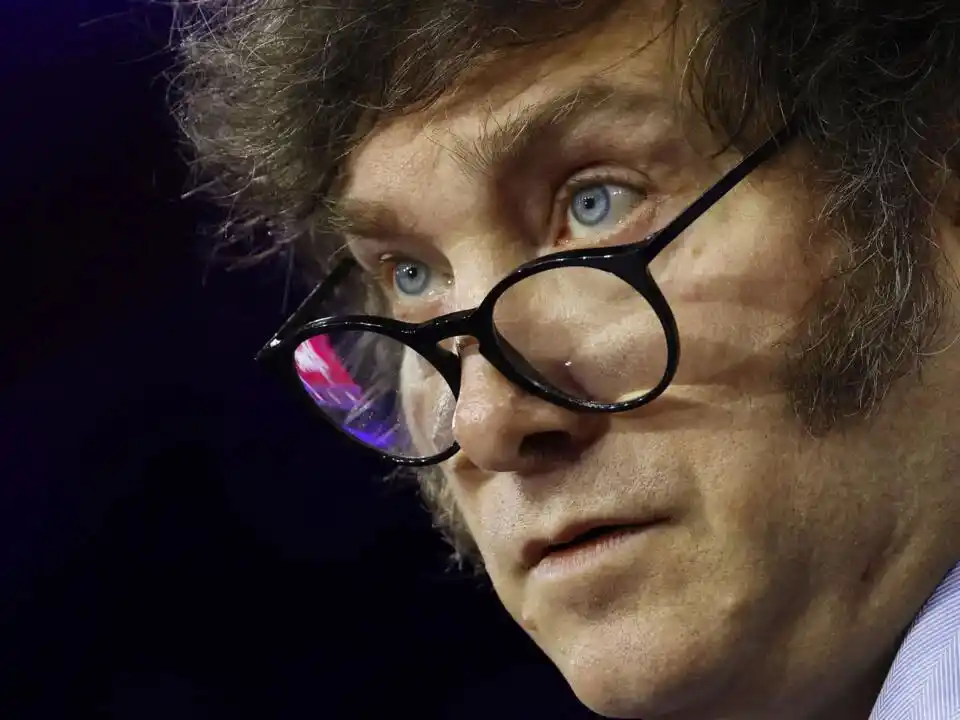 Javier Milei apuntó a economistas que tienen el “disco rayado” y dijo qué pasará con el dólar y la devaluación