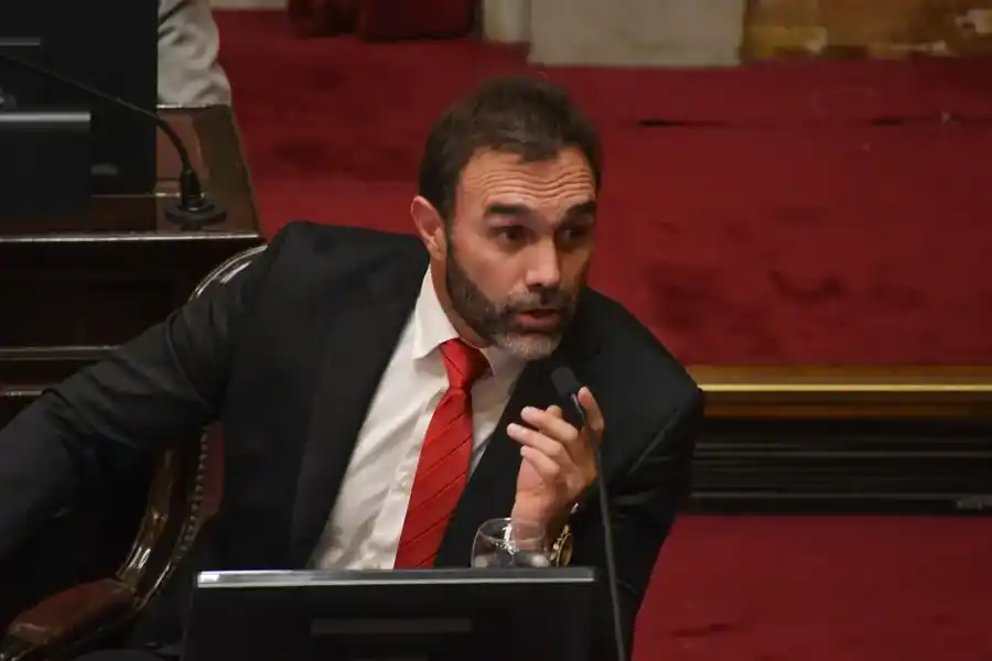 El senador nacional, Ezequiel Atauche.