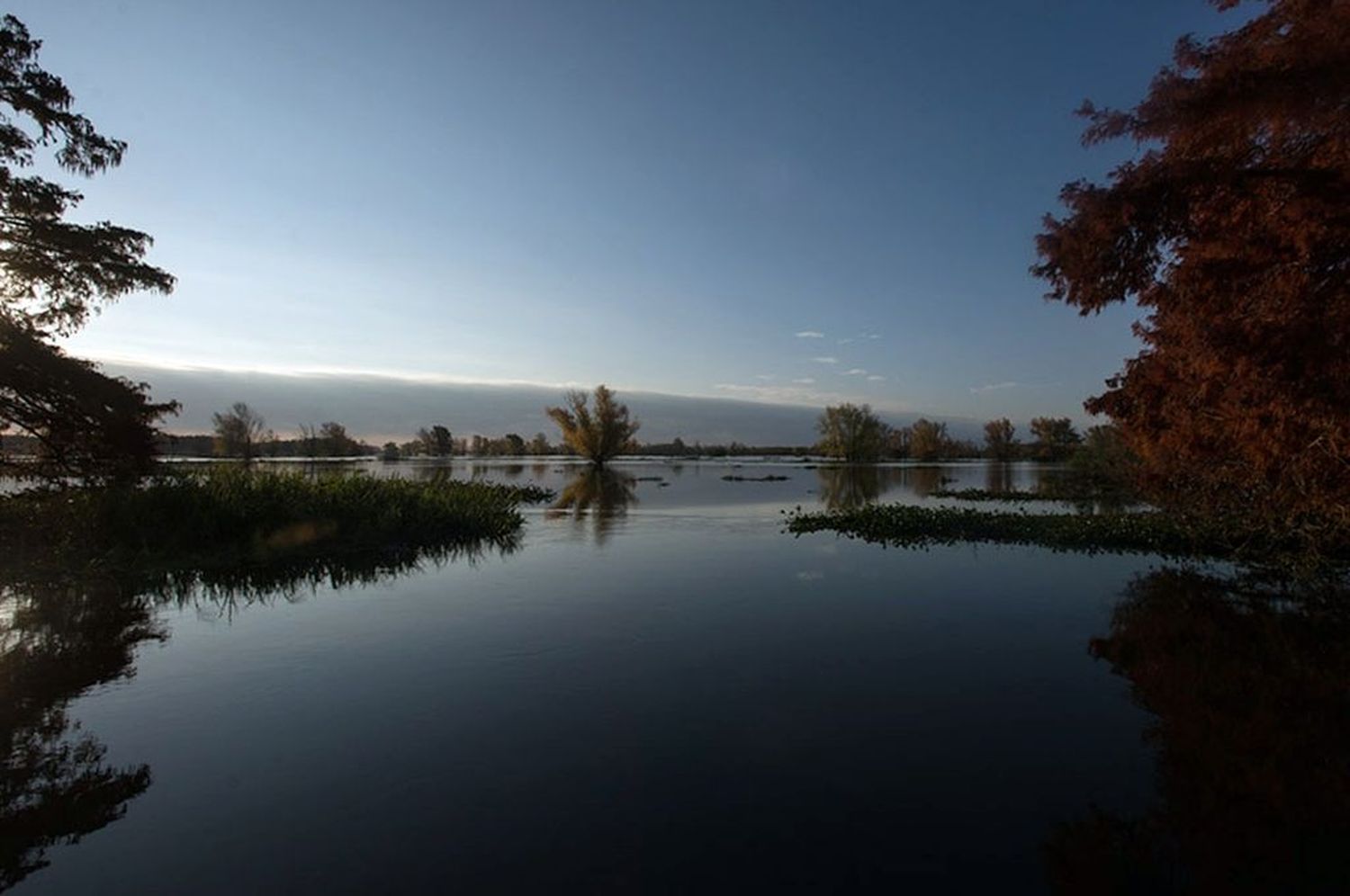 Actualmente, el río Paraná en el puerto santafesino marca 2,37 metros, un nivel que viene con una tendencia sin importantes variaciones desde hace un mes.