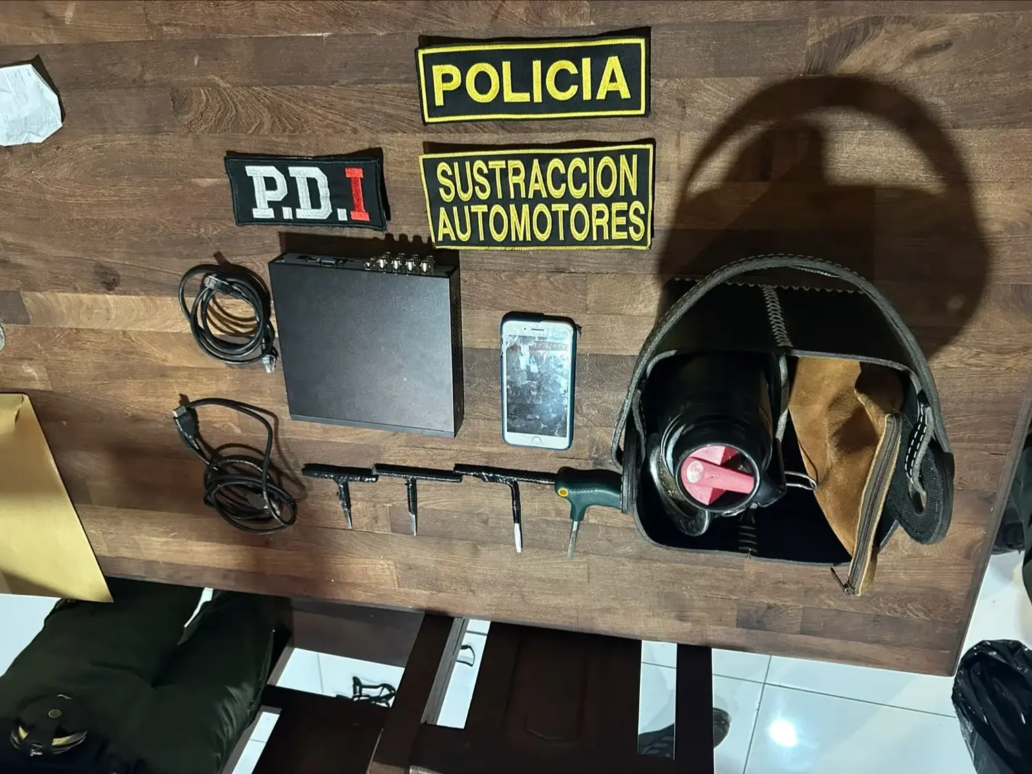 Desbarataron en Córdoba a una banda acusada de robar autos con inhibidores de señal en Santa Fe