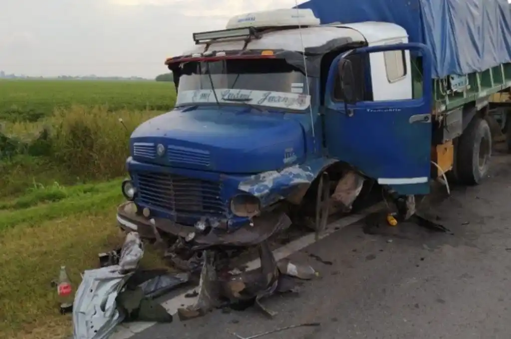 Choque fatal: dos muertos al chocar un auto y un camión en Andino