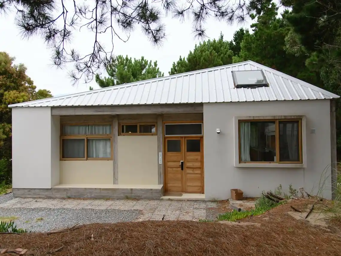 Este proyecto fue llevado adelante por dos arquitectos, Félix Raspall, argentino, y Jennifer Lee, estadounidense con antecedentes coreanos.