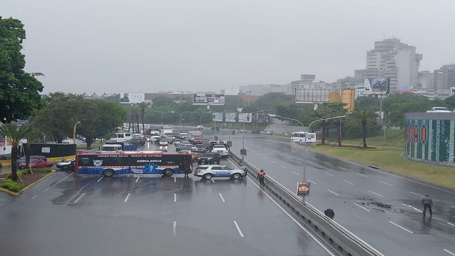 ROTURA DE TUBERÍA y lluvias causan estragos en el este de Caracas