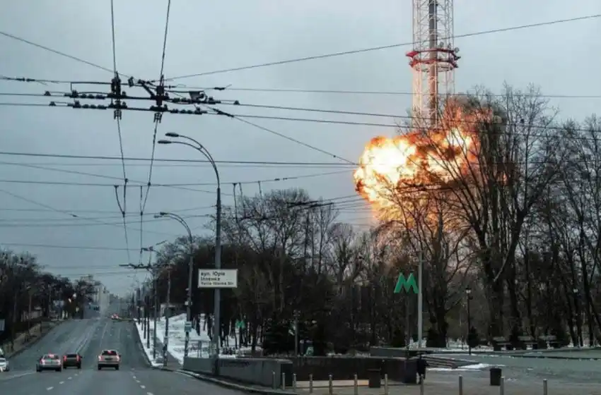 Ucrania quedó sin TV: un ataque ruso destruyó la antena en Kiev