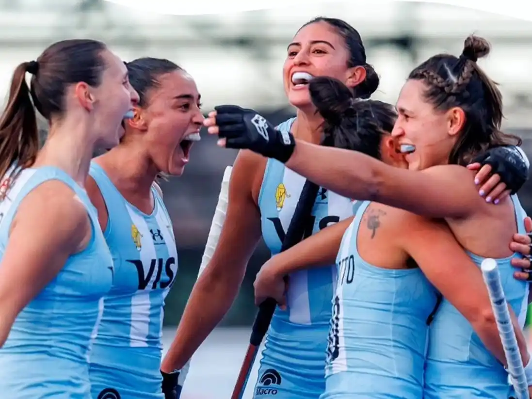 El festejo de Las Leonas que se consagraron en Uruguay.