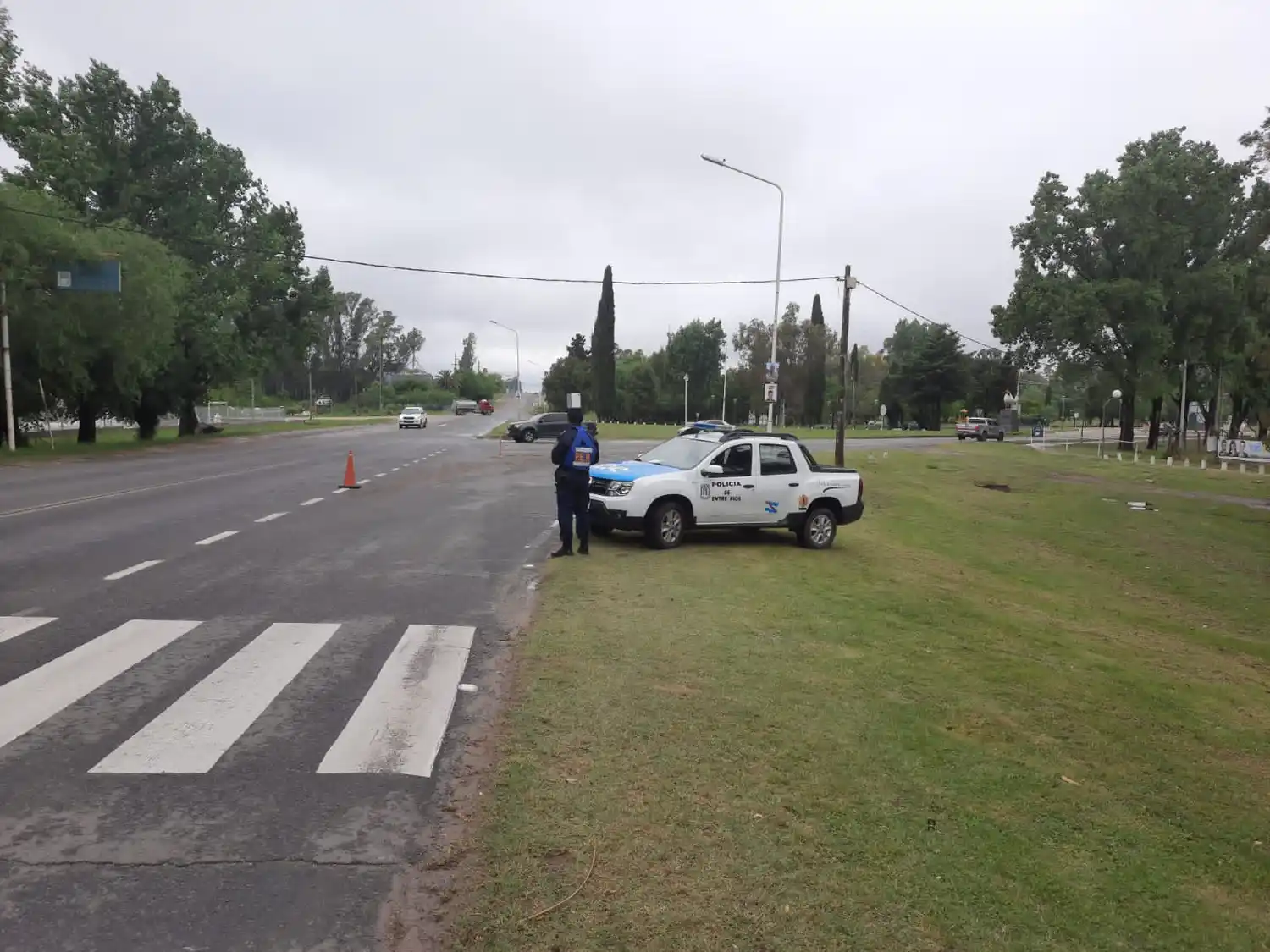 Realizan controles vehiculares en barrios y accesos a Crespo