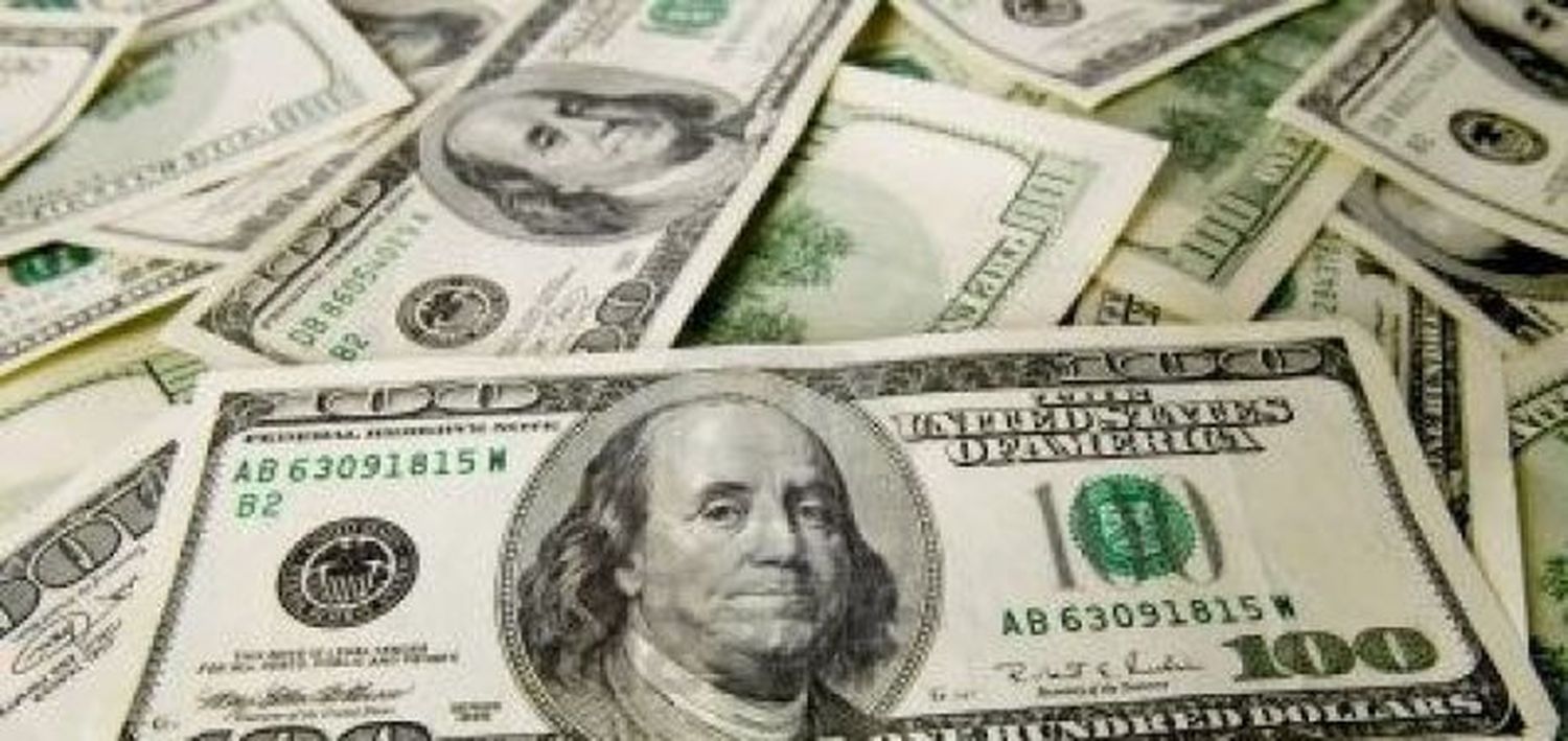 Dólar: Blue baja a $10,70 y oficial estable a $8,01