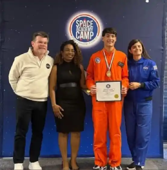 El crespense Santiago Folmer ganó el Primer Premio Internacional en el Space Academy Camp de la NASA
