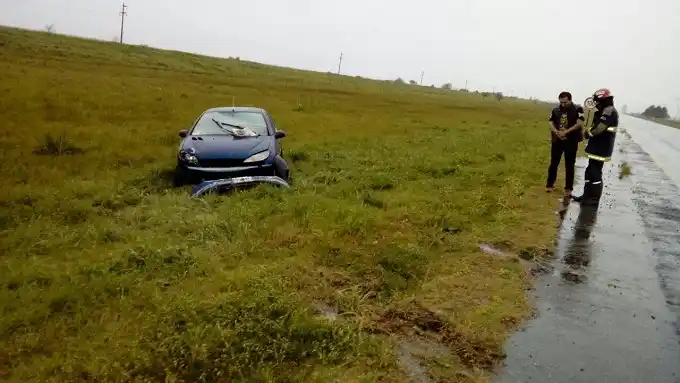 Despistó un Peugeot 206  en la Ruta Nacional 14