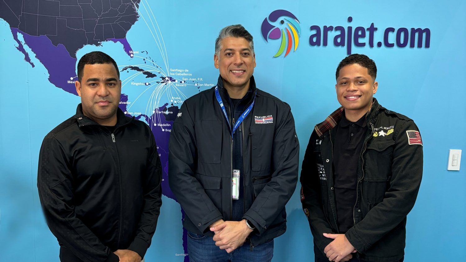 Jóvenes pilotos dominicanos ingresan al programa de cadetes de Arajet y Boeing